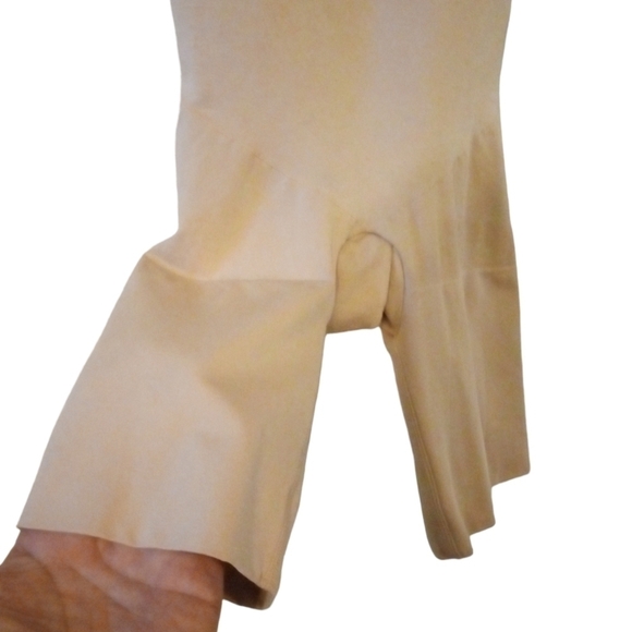 Bodysuit Accents by Spanx Neutral Tan Shapewear Adj. Strap Open Chest/Thigh XL - Picture 4 of 9